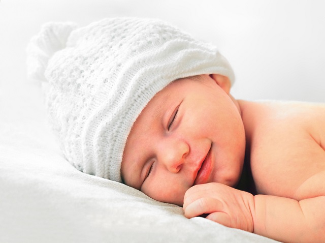 生後2週間後から赤ちゃんの睡眠時間が激減！