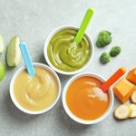 生後6ヶ月で2回食を開始しても大丈夫？2回食開始の判断基準や1回の離乳食の量は？